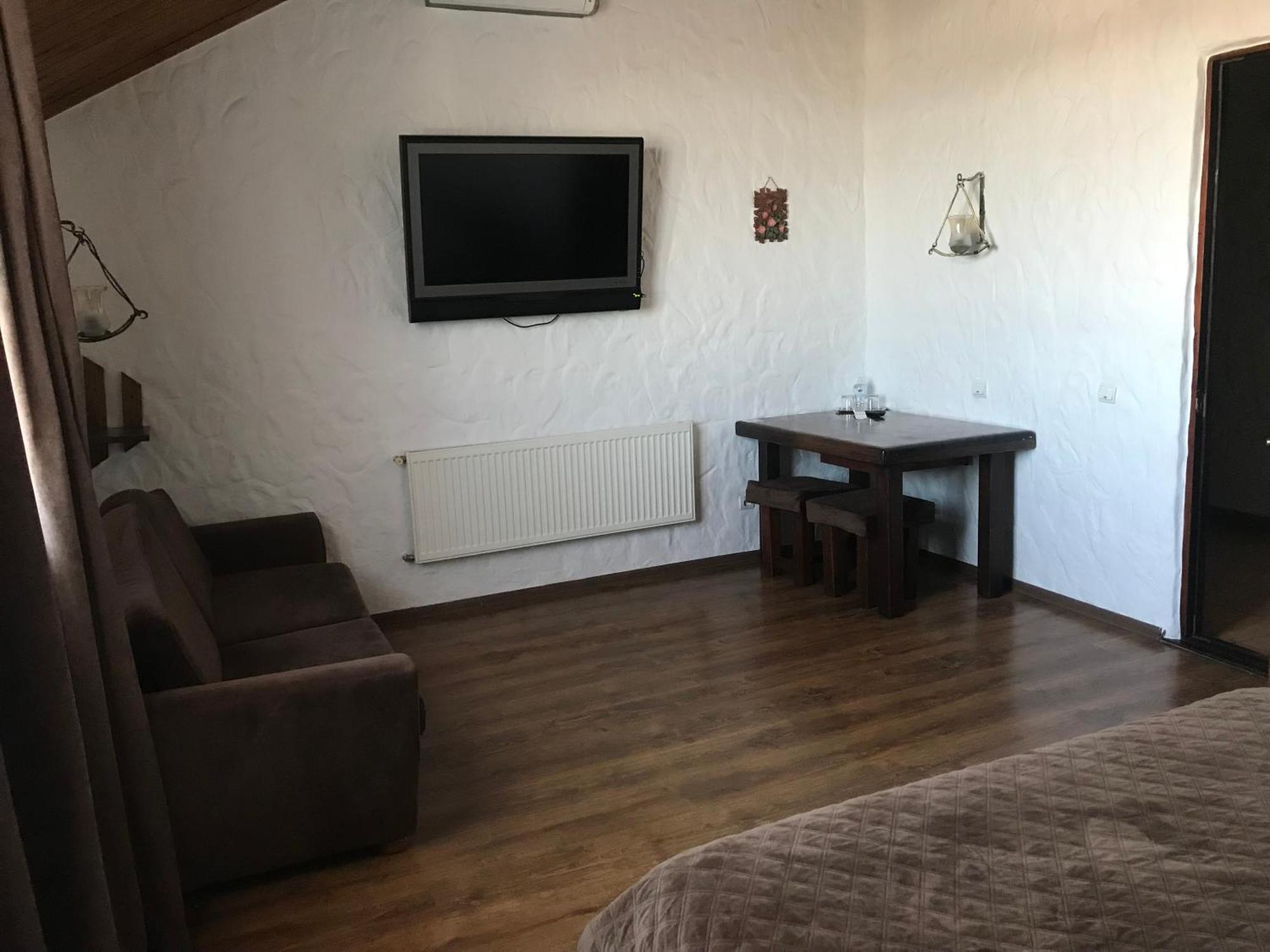 Complex Khutor Hotel Velyka Omelyana Екстериор снимка