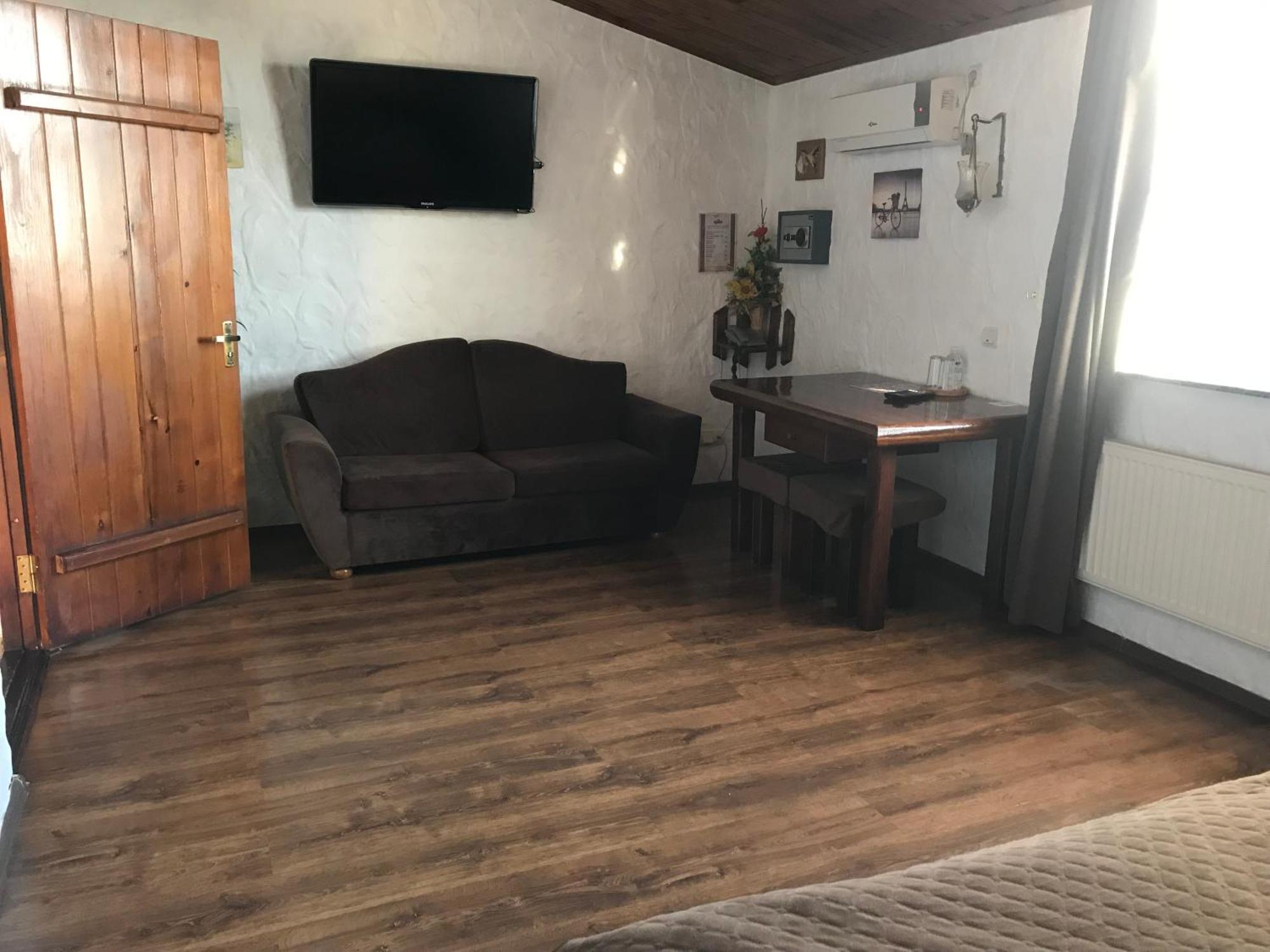 Complex Khutor Hotel Velyka Omelyana Екстериор снимка