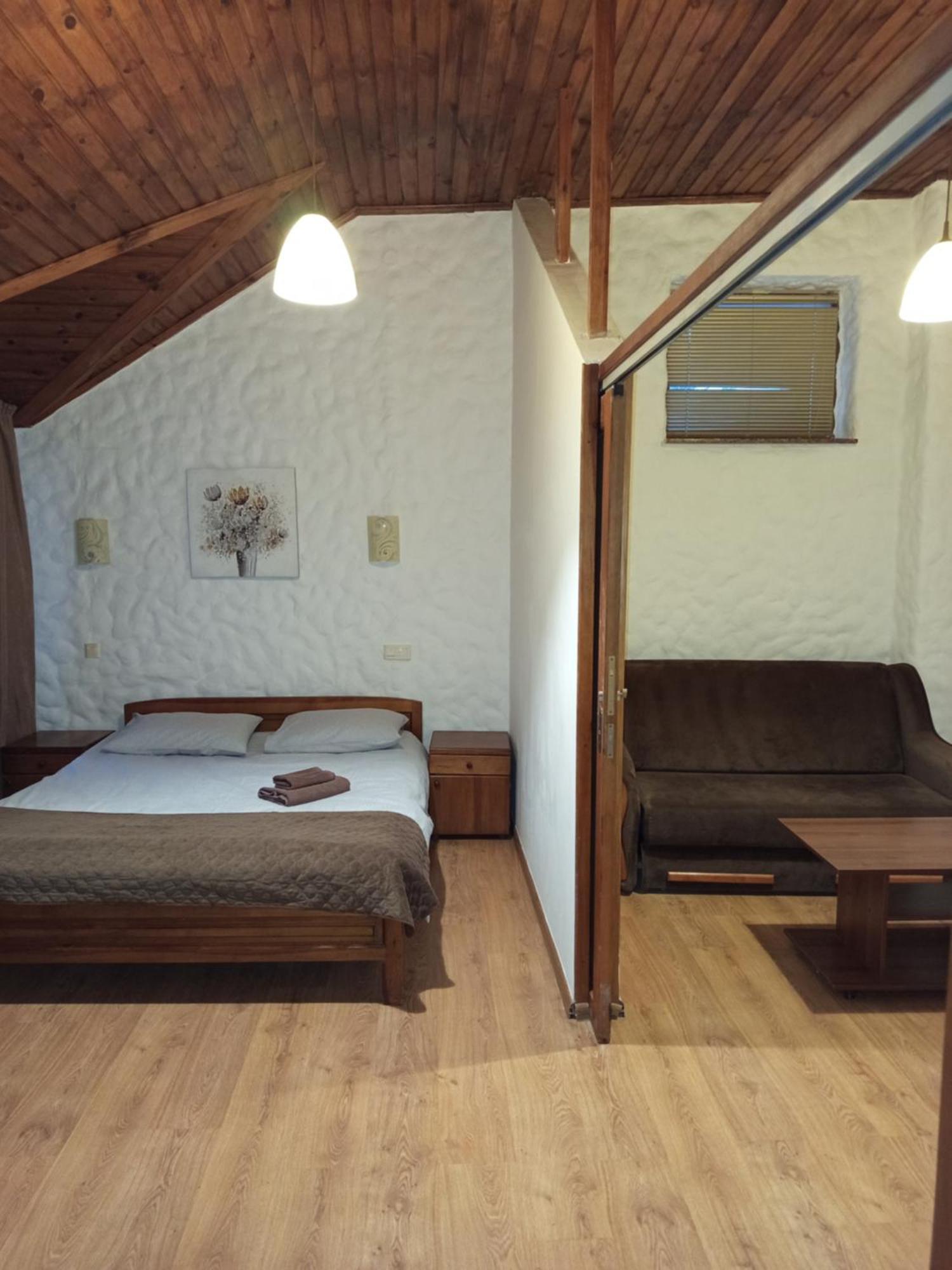 Complex Khutor Hotel Velyka Omelyana Екстериор снимка